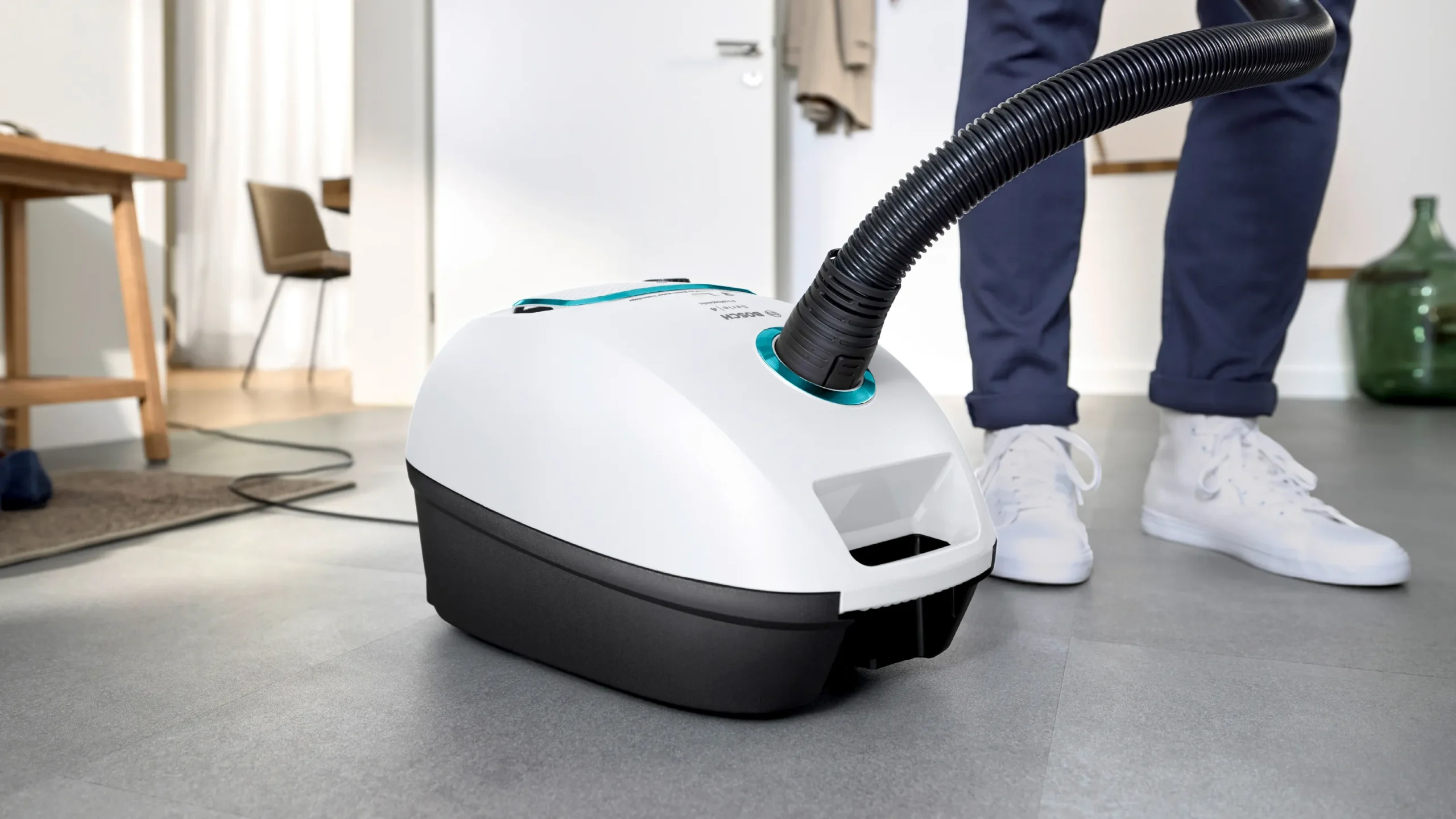 How to Replace Vacuum Cleaner Bag: A Simple Guide